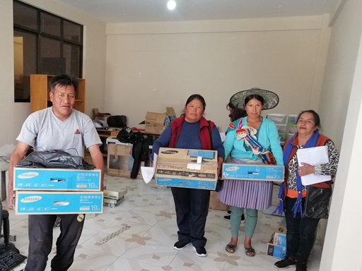 UNIDAD EDUCATIVA JUAN JOSÉ TORREZ RECIBE DONACIÓN DE MUEBLES Y MATERIAL TECNOLÓGICO